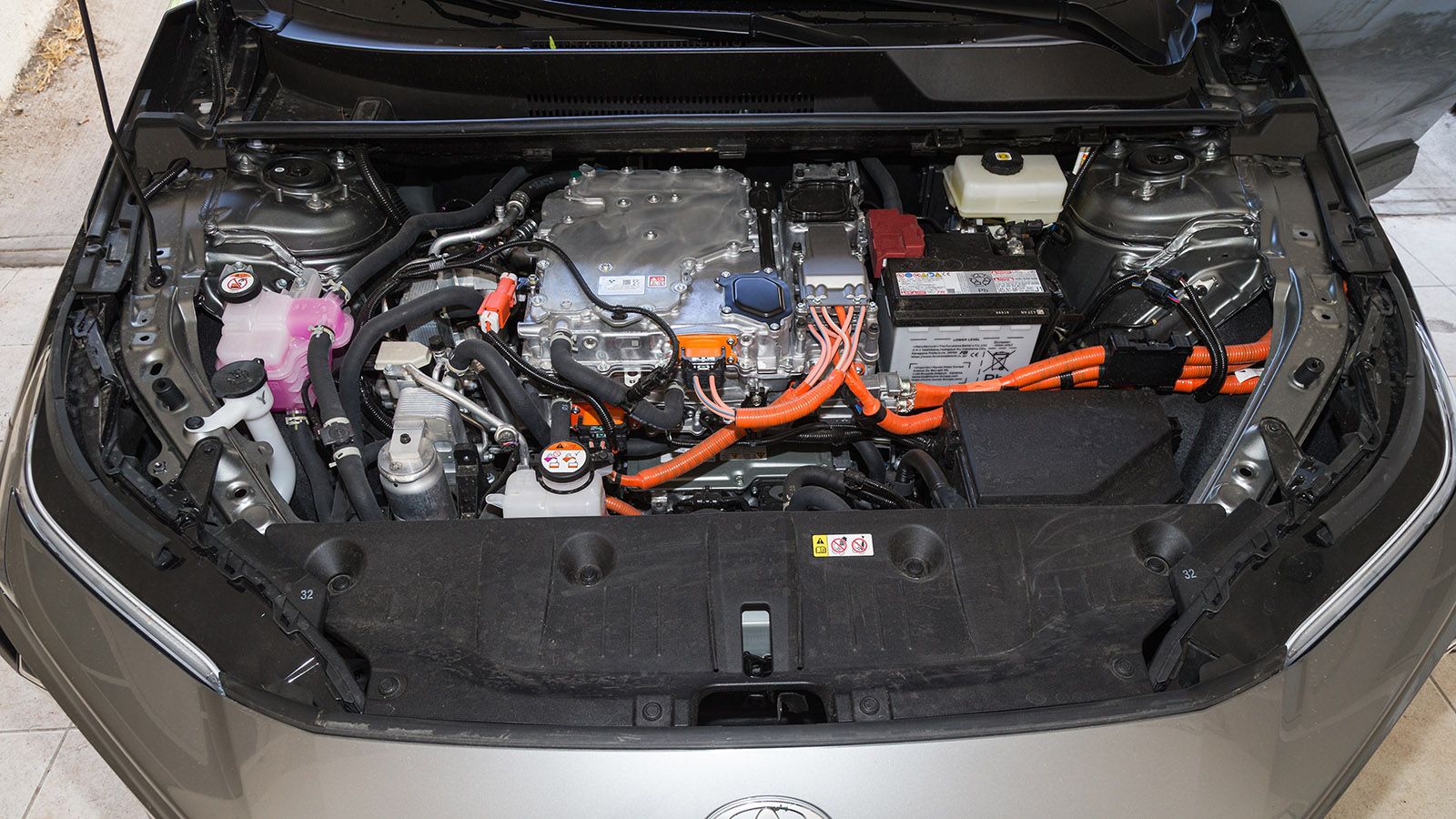 Toyota Bz4x. Τι βαθμό παίρνει σε κατανάλωση, χώρους, επιδόσεις, εγγυήσεις.